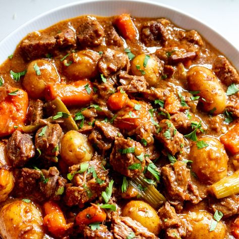 Dutch Oven Beef Stew Recipe with Lipton Onion Soup Mix Stew Meat Recipes Dutch Oven, Lipton Onion Soup Beef Stew Crockpot, Dutch Oven Stew Recipes, Dutch Oven Beef Stew Recipes, Beef Stew Recipe Oven, Easy Sausage Balls Recipes, Beef Stew Recipes, Classic Beef Stew Recipe, Dutch Oven Soup