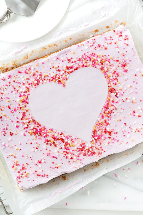 Diy Sheet Cake, Simple Sheet Cake Designs, Vanilla Sheet Cakes, Wilton Tips, Simple Sheets, Sheet Cake Designs, Birthday Sheet Cakes, Sheet Cake Recipes, Heart Template