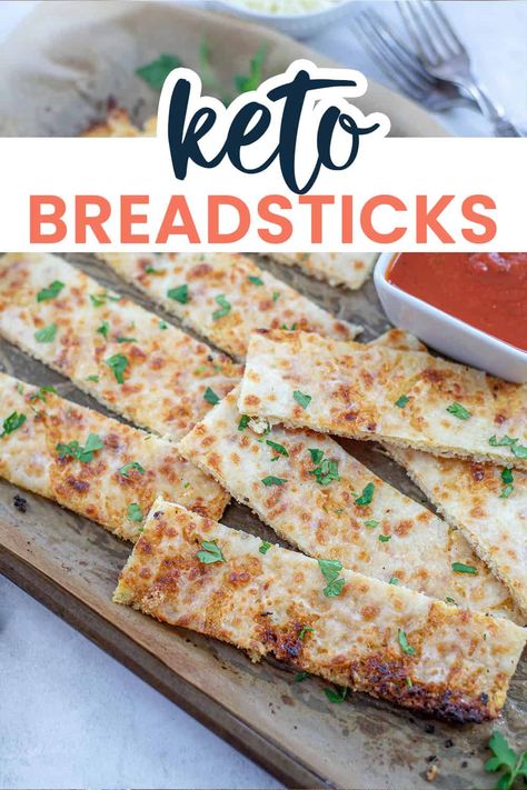 These keto cauliflower breadsticks are so easy to make and they turn out so cheesy! Alternative To Bread, Ketone Recipes, Cauliflower Breadsticks, Low Carb Life, Bread Alternatives, Keto Breads, Cauliflower Crust, Cheesy Bread, Cauliflower Crust Pizza