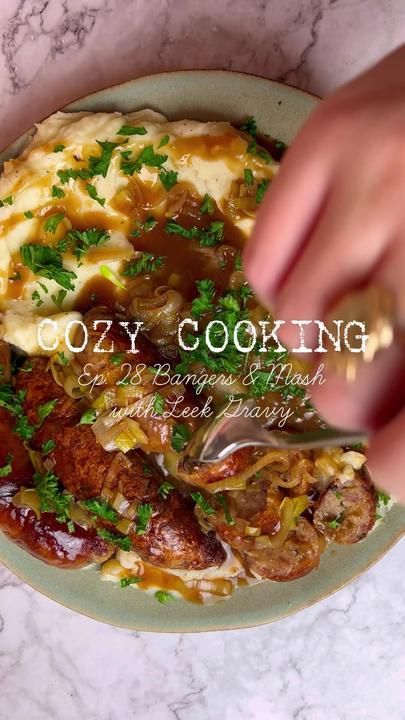 Joely Hiles on TikTok British Dinner Ideas, Mash And Gravy, Bangers And Mash Recipe, Recipe Ideas Easy, Dinner Recipe Ideas, Homemade Comfort Food, Mash Recipe, Sausage Dishes, Bangers And Mash