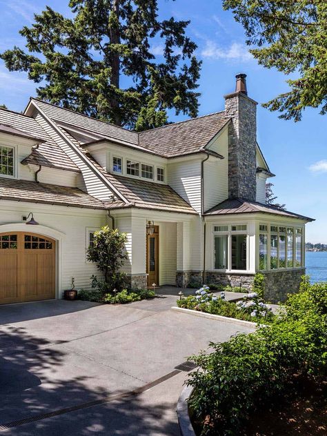 A charming lakeside cottage home with scenic views over Lake Washington Lake Houses Exterior, Lake Washington, Lakeside Cottage, Dream Life House, Cottage Home, Modern Beach House, Lake Cottage, Modern Cottage, Dream House Exterior