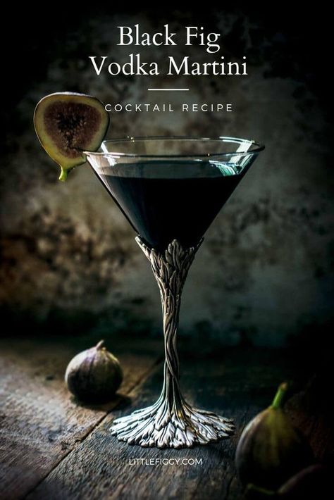 Black Drinks Cocktails, Black Martini Recipe, Fig Vodka, Black Vodka, Spooky Cocktails, Bar Tending, Drinks Vodka, Martini Recipes Vodka, Water Crystals