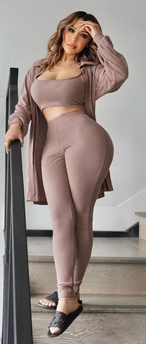 Hot Ones, Longline Cardigan, High Waist Pants, Style Mistakes, Waist Pants, Cami Top, Long A Line, Beautiful Ladies, Cami Tops