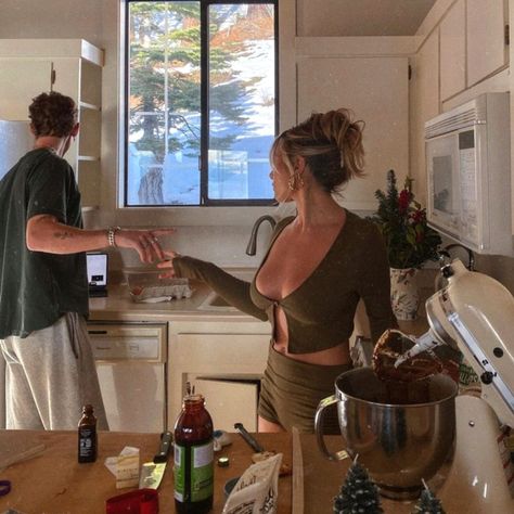 Cooking Romantic Couple, Long Term Relationship Aesthetic, Friend Couple, Magnolia Parks, I'm Jealous, Lounge Outfits, Romanticising Life, Couple Cooking, Couple Stuff