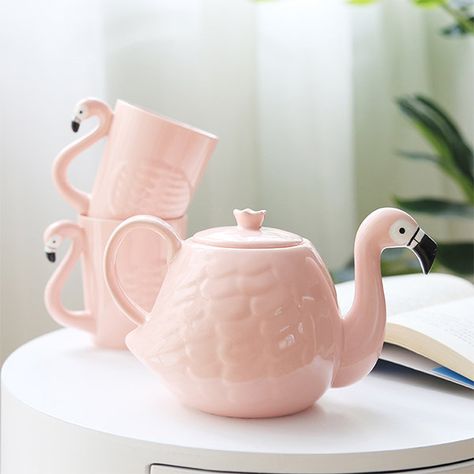 Ceramic Tea Set, Pottery Teapots, Apollo Box, Teapots And Cups, Pink Ceramic, Ceramics Projects, Intelligent Design, Ceramics Ideas Pottery, Cool Mugs