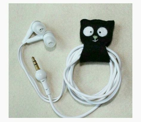 Felt Phone, Headphone Organizer, Headphones Art, Earphones Holder, Felt Crafts Diy, Diy Holder, Felt Patterns, Diy Couture, Felt Diy