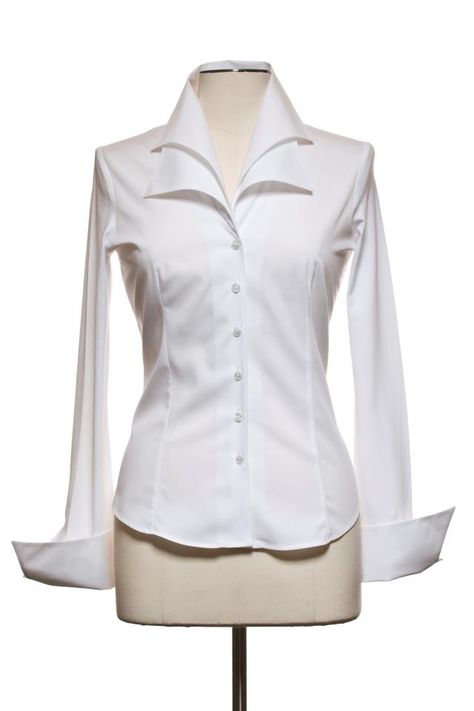 "Every woman should own a classic white blouse" - Anne Perfect White Blouse, Perfect White Shirt, Crisp White Blouse, White Blouses, White Shirt Blouse, Classic White Shirt, Elegante Casual, White Shirt Dress, White Shirts