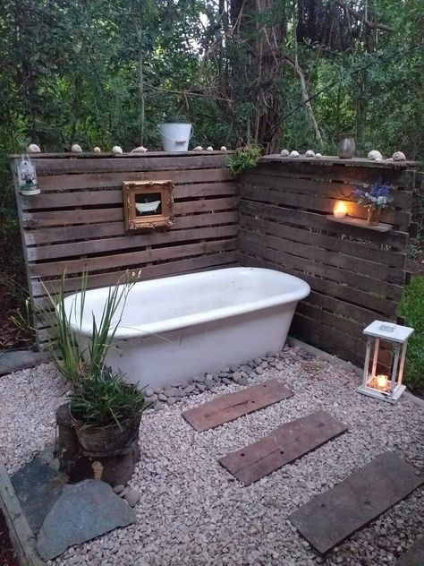 A Quincy Jones, Bathtub Ideas, Outdoor Bathtub, Outdoor Bathroom Design, Outdoor Tub, Outdoor Baths, Tub Ideas, Quincy Jones, Outdoor Bath