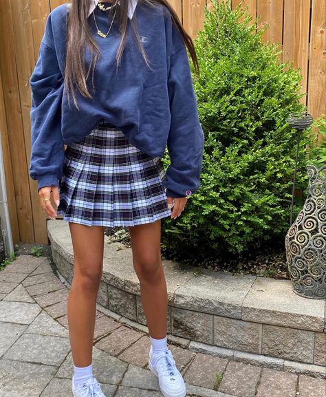 Collared Shirt Outfits, Plaid Skirt Outfit, Thanksgiving Outfit Women, Tennis Skirt Outfit, Skirt Trends, Sweatshirt Outfit, School Looks, Indie Outfits, Swag Outfits For Girls