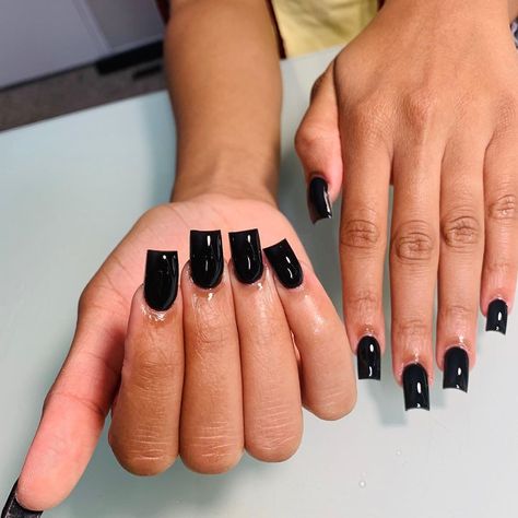 Short All Black Nails, Black Gel Acrylic Nails, Cute Short Nails Black, All Black Short Nails, All Black Nails With Design, Black Short Nails Acrylic, Nail Ideas Short Black, Black Nail Short, All Black Nails Acrylic