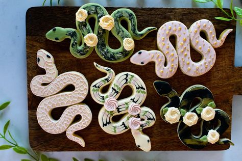 Snake Themed Food, Snake Theme Party, Snake Themed Birthday Party, Snake Party Ideas, Snake Cookies, Sage Party, Snake Birthday Party, Birthday Cookie Ideas, Celebration Party Ideas