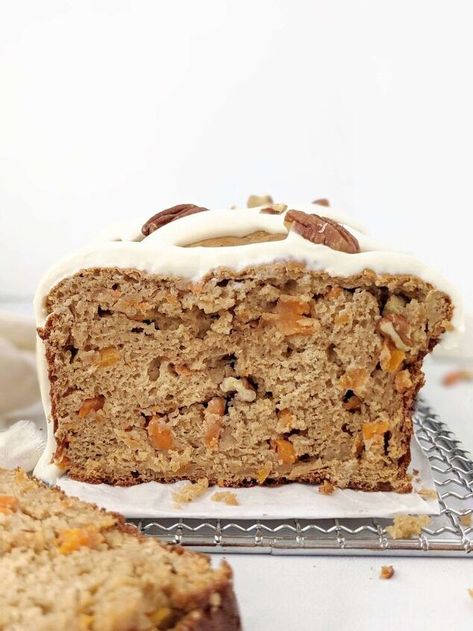 Moist, Sweet and healthy, this really is the best Protein Carrot Cake Loaf you’ll ever have! A low calorie high protein healthy carrot cake bread made with unflavored and vanilla protein powder and moistened with Greek Yogurt and Applesauce – low fat and sugar free Easter dessert or post-workout treat! Protein Carrot Cake, Carrot Cake Bread, Baking With Protein Powder, Carrot Cake Loaf, Healthy Carrot Cake, Low Calorie High Protein, Favorite Holiday Desserts, Carrot Bread, Cake Loaf