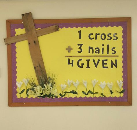 Christian Bulletin Boards For Spring, Easter Crafts Sunday School Church, Cross Bulletin Board Ideas, Easter Jesus Crafts For Kids, Sunday School Christmas Bulletin Board Ideas, Easter Room Decorations, Sunday School Easter Crafts For Kids, Easter Sunday School Bulletin Board, Christian Easter Door Decorations Classroom