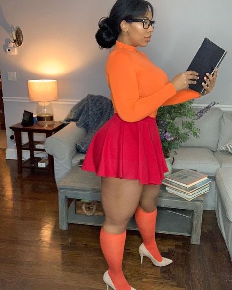 Velma Cosplay, Daphne And Velma, Curvy Women Outfits, Cute Cosplay, Curvy Girl Fashion, Halloween Girl, Look At You, Beautiful Black Women, A Woman