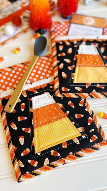 Candy Corn Quilt Block, Simply Eilene, Fabric Potholders, Flower Hacks, Fall Pumpkins Painting, Minki Kim, Halloween Fabric Crafts, Arrow Quilt, Kitchen Sewing