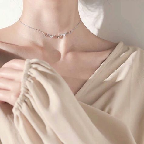 Collarbone Aethstetic, Supermodel Body, Accessory Inspo, Fotografi Vintage, Mark Ruffalo, Collar Bone, Lo Fi, School Looks, Classy Jewelry