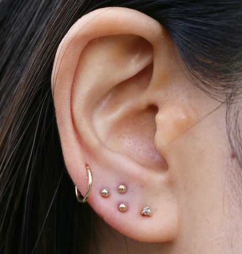 Unique Earlobe Piercings, Earlobe Stacking, Double Stacked Ear Piercing, Triple Lobe Piercing Stack, Triple Earlobe Piercing, Ear Lobe Piercings Triple, Three Holes Earrings Piercing Ideas, Earlobe Piercings Ideas, 3 Earlobe Piercings