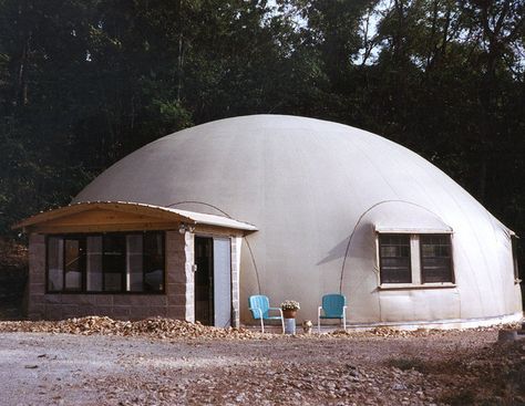 Don Pass and Ron Boswell completed this 50′ × 20′ Monolithic Dome home. They finished the dome interior in just 6 weeks, including all cabinet work, floor coverings and sheet rock. Jasper Arkansas, Monolithic Dome Homes, Sheet Rock, Dome Homes, Earth Bag Homes, Dome Building, Dome Structure, Dome Home, Hobby Farm