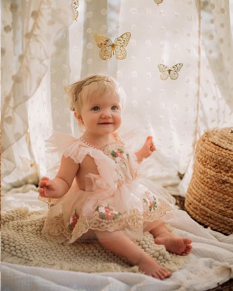 The prettiest girl and her butterflies 🦋 1st Birthday Pictures, Prettiest Girl, Baby Shoot, Birthday Pictures, 1st Birthday Girls, Baby Photoshoot, Butterfly Wings, Baby Photos