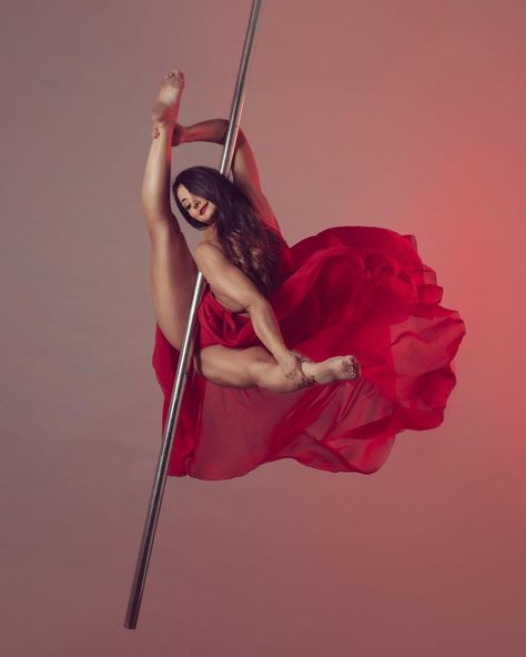 LISETTE KROL on Instagram: “La vie en Rose 🌹  Flying with a skirt like a lady! 💋 Picture by @kamuartphotography  Make up by @dearbhailmcmakeup  Costume by…” Suits With Skirts, Flying Pole, Pole Dancing Class, Long Silk Skirt, Types Of Shorts, Pole Tricks, Ireland Dublin, Pole Art, Velvet Suit