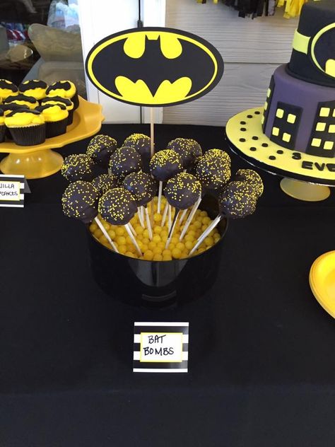 Niver Emanuel ❤❣ Diy Batman Birthday Party Decoration, Batman Party Ideas Decoration, Batman Birthday Party Decorations, Batman Birthday Ideas, Batman Party Ideas, Batman Birthday Party Ideas, Batman Party Favors, Batman Theme Party, Batman Party Decorations