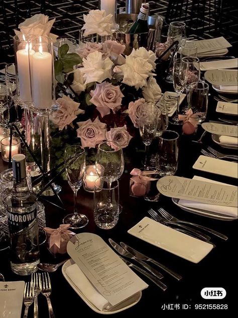 Dinner Fancy Aesthetic, Fancy Party Table Decor, Dark Academia Bday Party, Dark Academia Sweet 16, Expensive Party Aesthetic, Classy Dinner Aesthetic, Gala Birthday Theme, Dark Academia Quinceanera Theme, Classy Theme Party