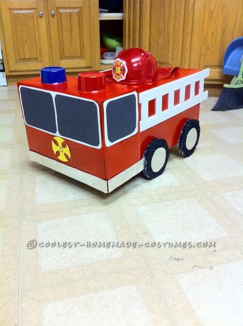 Firetruck Costume, Fire Truck Costume, Diy Fire Truck, Truck Costume, Fire Truck Craft, Make A Fire, Truck Crafts, Fireman Party, Cardboard Car