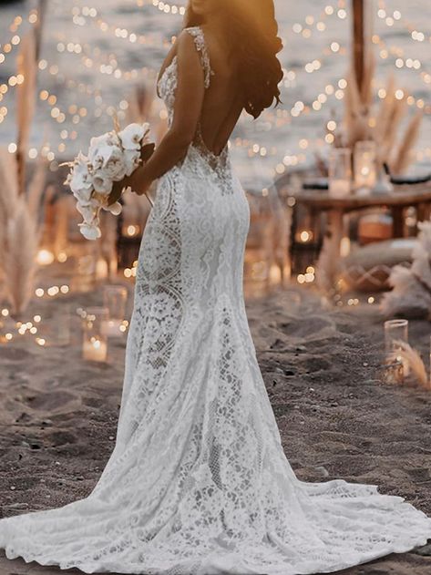 Cheap V-neck Dresses With Built-in Bra, Rouched Back Wedding Dress, Hailey Paige Wedding Dress 2022, No Back Wedding Dress, Wedding Dresses For The Beach, Wedding Dresses For Beach Weddings, Boho Mermaid Wedding Dress, Romantic Boho Wedding Dress, Wedding Dresses Mermaid Trumpet