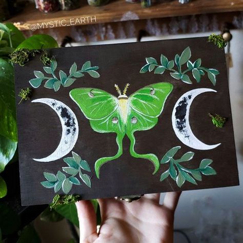 Witch Stuff Drawing, Small Witchy Paintings, Simple Witchy Paintings, Witchy Artwork Painting, Tarot Painting Ideas, Witch Boxes Painted, Crystal Box Painting Ideas, Moth Painting Ideas, Witchy Canvas Painting Ideas