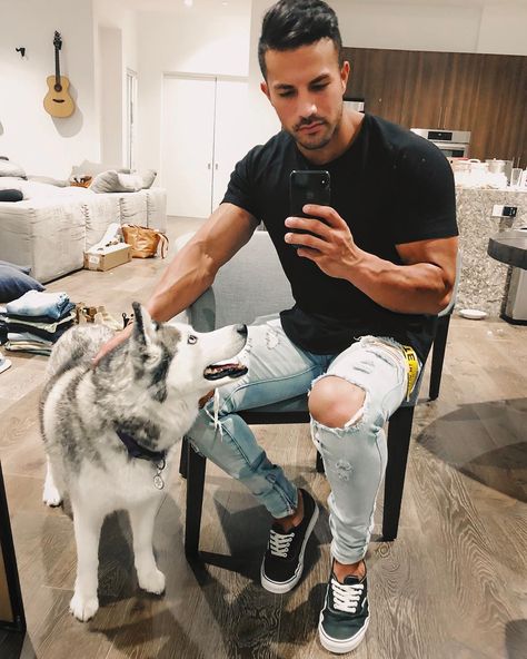 Christian Guzman on Instagram: “Ready for the weekend!” Christian Guzman, Winter Fits, The Weekend, Husky, On Instagram, Instagram