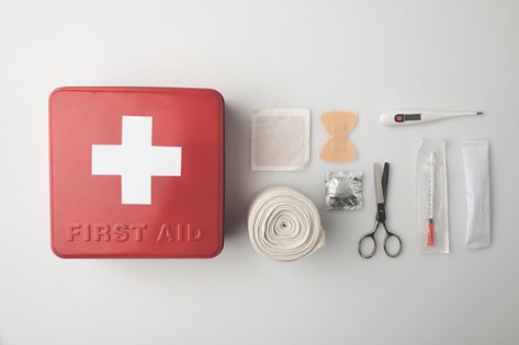 First Aid Kit Checklist, Best Sleeping Bag, Basic First Aid, Mess Kit, Waterproof Matches, Survival Bag, Medical Kit, Survival Food, Survival Tools