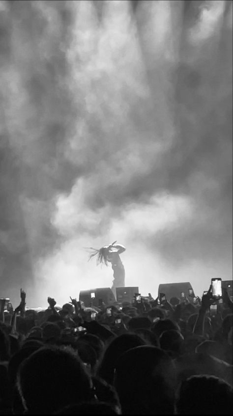 Carti Concert Aesthetic, Carti Backgrounds, Carti Concert Wallpaper, Playboi Carti 2023, Carti Iphone Wallpaper, Rolling Loud Aesthetic, Playboi Carti Black And White, Carti Performing, Playboy Carti Wallpaper