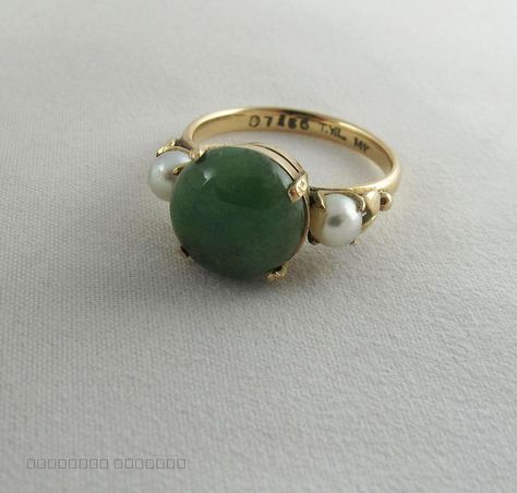 jade and pearl Green Jade Ring, Cultured Pearl Ring, Jewerly Designs, Gold Apple, Interesting Ideas, Jade Ring, Finger Rings, Apple Green, Green Jade