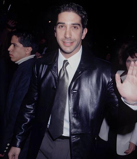 David Schwimmer, Ross Geller, 90s Aesthetic, Friends Tv Show, Hair Gel, Friends Tv, Smash Cake, Eye Candy, Tv Shows