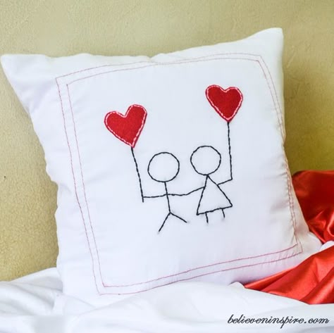 Saint Valentin Diy, Valentines Bricolage, Embroidery Heart, Ideas Embroidery, Embroidery Hearts, Cartoon Heart, Pillow Tutorial, Bantal Sofa, Trendy Sewing