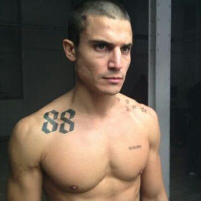 Jail Tattoos, 88 Tattoo, Alex Gonzalez, Tattooed Man, Spanish Movies, Male Form, Scorpion, On Set, Picture Photo