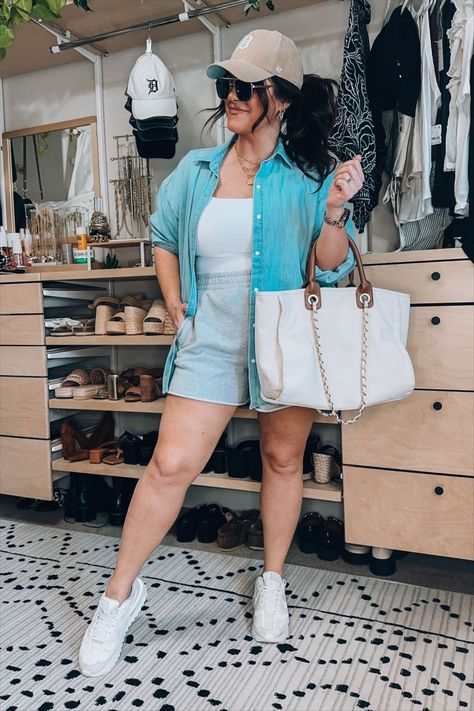 White Sneakers Outfit Summer, Midsize Casual, Sweat Shorts Outfit, Midsize Summer Outfit, Plus Size Outfits Casual, Midsize Summer, White Shorts Outfit, Athleisure Outfits Summer, Sneakers Outfit Summer