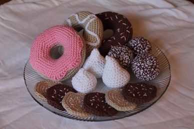 Biscuit Decoration, Granny Square Crochet Patterns Free, Crochet Food, Baking Gifts, Party Rings, Play Food, Beignets, Summer Crafts, Crochet Patterns Amigurumi