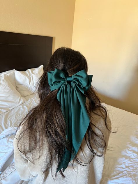 Hair Bow Scrunchie, Bow Tie For Hair, Silk Hair Accessories, Moños Aesthetic, Hair Bows Aesthetic, Silk Hair Bow, Bow Hairstyles, Bows Coquette, Bow Aesthetic