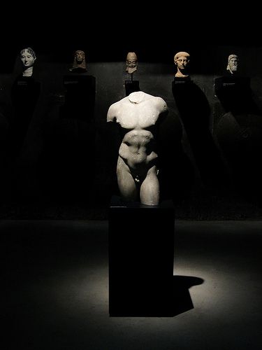 Night at the museum Sculpture Museum Aesthetic, Night At Museum, Dark Museum, Museum At Night, Borg Queen, Museum Statues, Museum Sculpture, Zeus Statue, Sculpture Museum