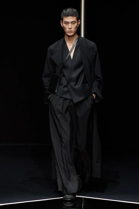 Emporio Armani Spring 2024 Menswear Fashion Show | Vogue Armani Menswear, Armani Suit, Armani Fashion, 2024 Menswear, Minimalist Color, Men Fashion Show, Menswear Runway, Coat Style, Menswear Fashion Show