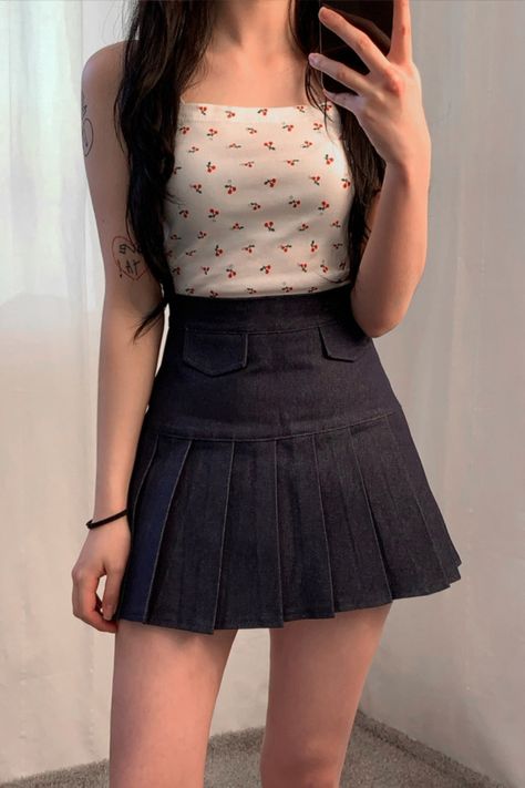 Mini Skirt With Crop Top, Cute Korean Fashion, Short Skirts Outfits, Asian Clothes, Rok Mini, Korean Outfit Street Styles, Pocket Skirt, Kawaii Fashion Outfits, Korean Fashion Dress