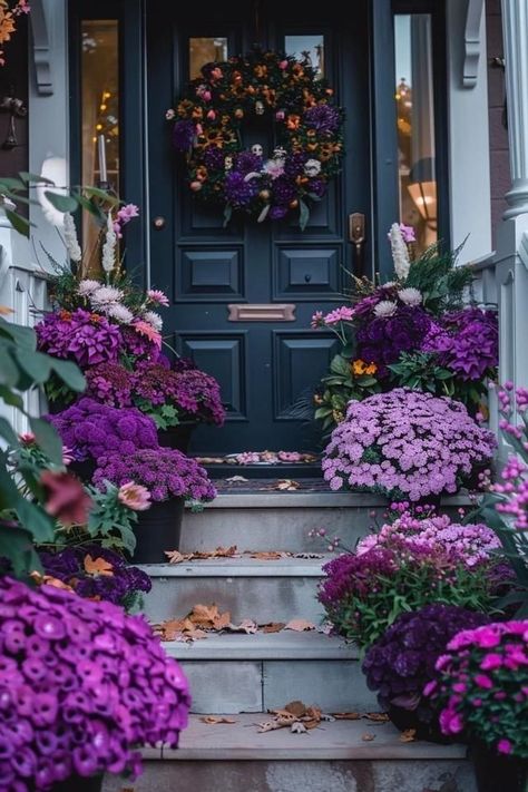 Halloween Front Steps, Elegant Halloween Decor Front Porch, Goth Front Porch, Porch Decorating Halloween, Witchy Front Door, Yard Flower Bed Ideas, Front Yard Flower Bed Ideas, Front Yard Flower Bed, Fall Containers