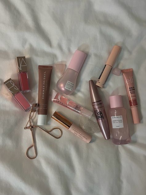 Pink Makeup Aesthetic Products, Pink Makeup Products Aesthetic, School Makeup Aesthetic, Aesthetic Glow Recipe, Sephora Aesthetic, Makeup Bag Essentials, Makeup Drawer Organization, Sephora Haul, Makeup Accesories