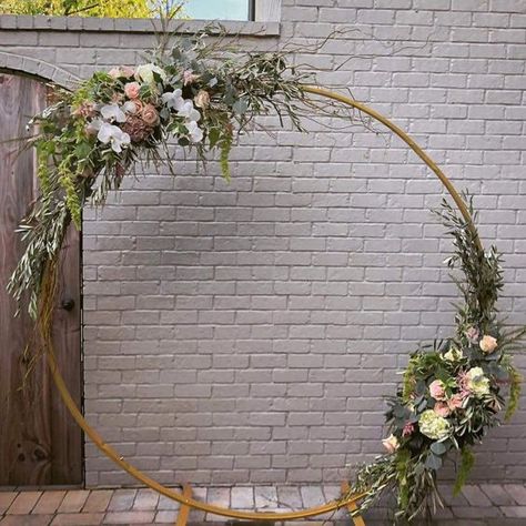 Diy Floral Wedding, Mauve Wedding Colors, Diy Winter Wedding, Church Altar Decorations, Wedding Hoop, Wedding Arch Flowers, Hula Hoops, Arch Flowers, Wedding Ceremony Flowers