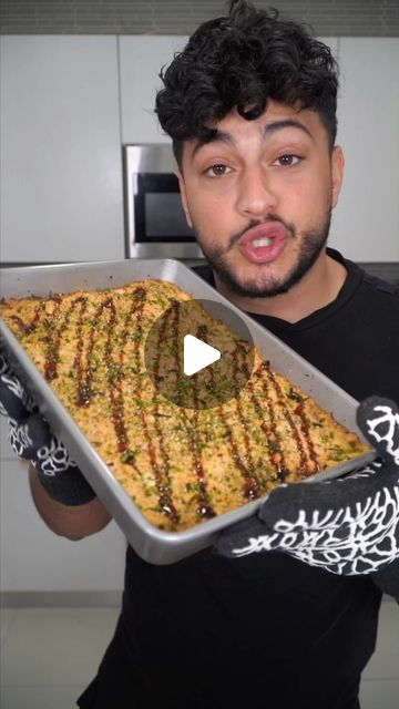 Ahmad Alzahabi on Instagram: "Sushi Bake 🥵   IB: @myhealthydish   1.5 cup sushi rice (uncooked measurements) 1/2 cup rice vinegar  1 Tbsp sugar & salt   1.5lbs left over salmon (uncooked measurements) 8oz Crab  1/4 cup cream cheese 2 Tbsp kewpie mayo  1 Tbsp Cajun  1/4 cup sriracha  2 Tbsp eel sauce   Rice seasoning (furikake) to taste   #food #foodie #recipe #sushibake #sushi #recipes" No Rice Sushi Bake, Sushi Bake No Rice, Salmon And Rice Bake, Sushi Bake Crab, Baked Sushi Rice Recipe, Sushi Rice Seasoning, Ahmad Alzahabi, Sushi Rice Recipe, Sushi Bake Recipe