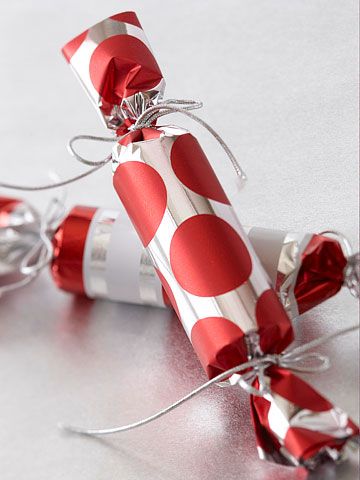 Chrismas Diy, Paper Towel Crafts, Party Crackers, Paper Towel Tubes, Easy Holidays Crafts, Paper Wrap, Christmas Cracker, Peppermint Sticks, Holiday Party Favors