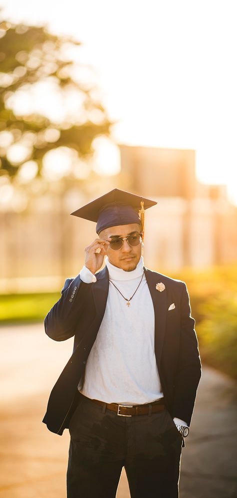 Boys High School Graduation Pictures, Graduation Pic Ideas For Boys, Graduation Shoot Ideas Men, Grad Photos Guys, Graduation Photoshoot Guys, Male Graduation Photoshoot, Guy Cap And Gown Pictures, Men’s Grad Photos, High School Graduation Pictures Men