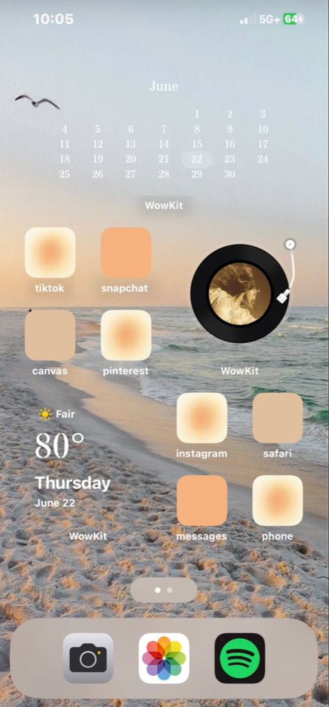 Widget Home Screen Ideas Aesthetic, Iphone Home Screen Widget Ideas, Phone Wallpaper Inspo Widgets, Clean Girl Ios Homescreen, Cute Phone Aesthetic Home Screen, Summer Phone Theme Ideas, Phone Inspo Home Screen Aesthetic, Beachy Phone Layout, Phone Organization Home Screen Ideas