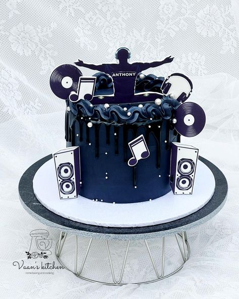 Black Buttercream Drip DJ Cake #birthdaycakes #cupcakes #buttercreamcakes #fondantcakes #customcakes #handmadetopper #cakedecor #cakedesign #sydneycake #sydneycakes #vaanskitchen #spongecake #djcake #djcakes Dj Theme Cake, Dj Cake Ideas For Men, Dj Cake, Birthday Cake With Flowers, Sponge Cake, Buttercream Cake, Fondant Cakes, Flower Cake, Custom Cakes